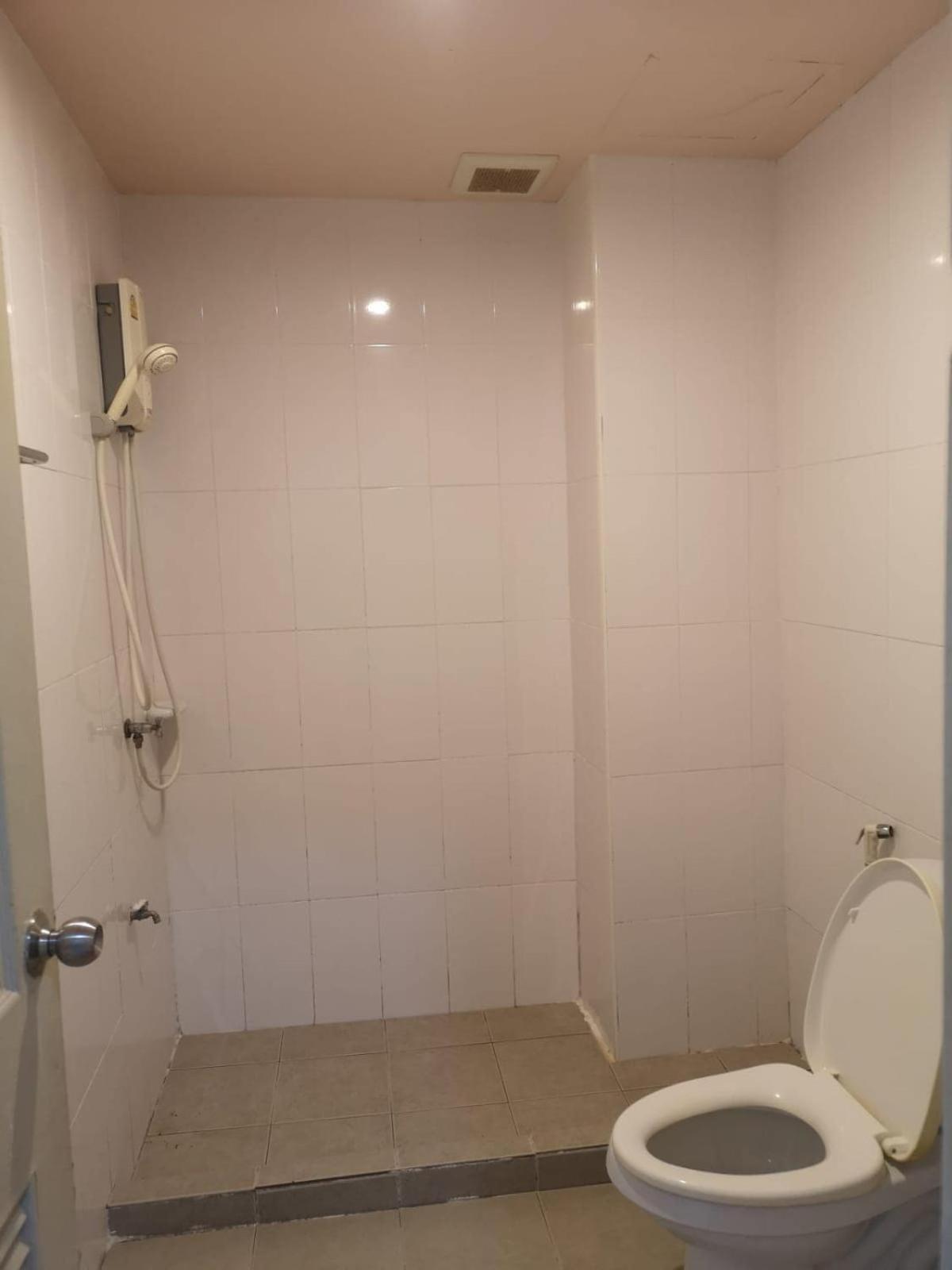 Kjs Pattaya Hotel Buitenkant foto