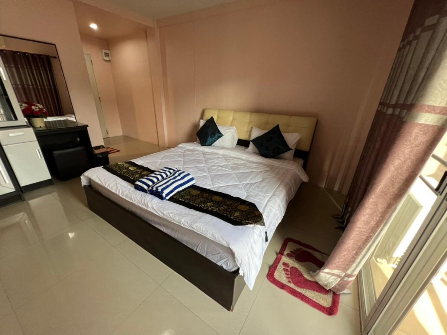 Kjs Pattaya Hotel Buitenkant foto