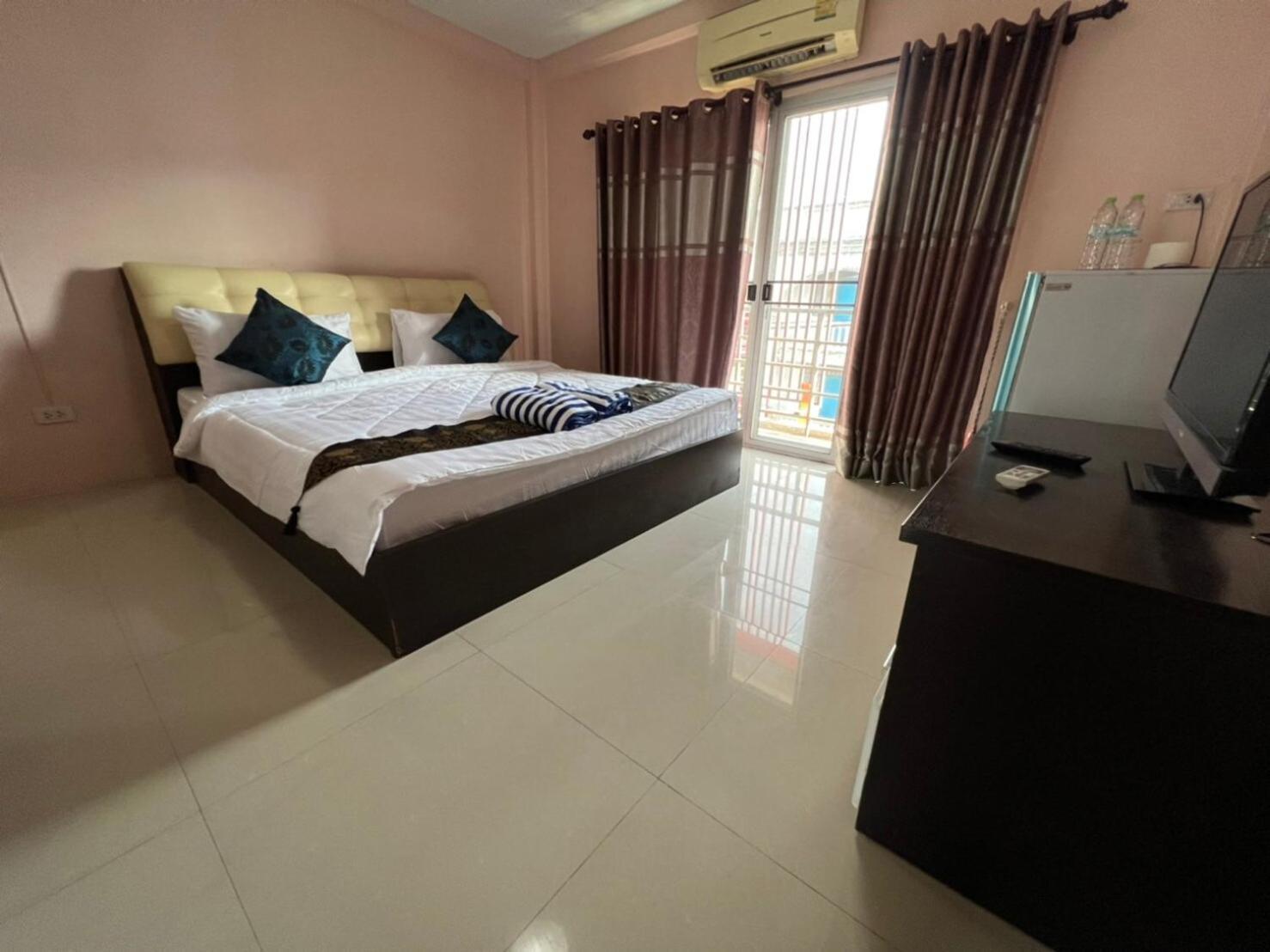 Kjs Pattaya Hotel Buitenkant foto