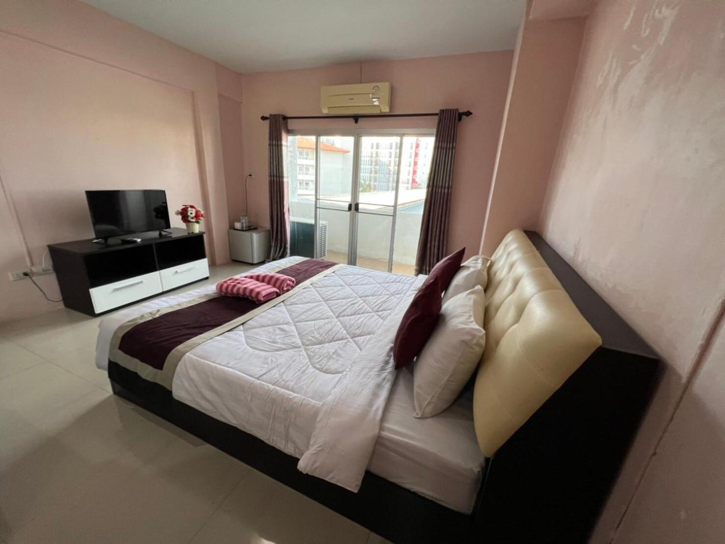 Kjs Pattaya Hotel Buitenkant foto