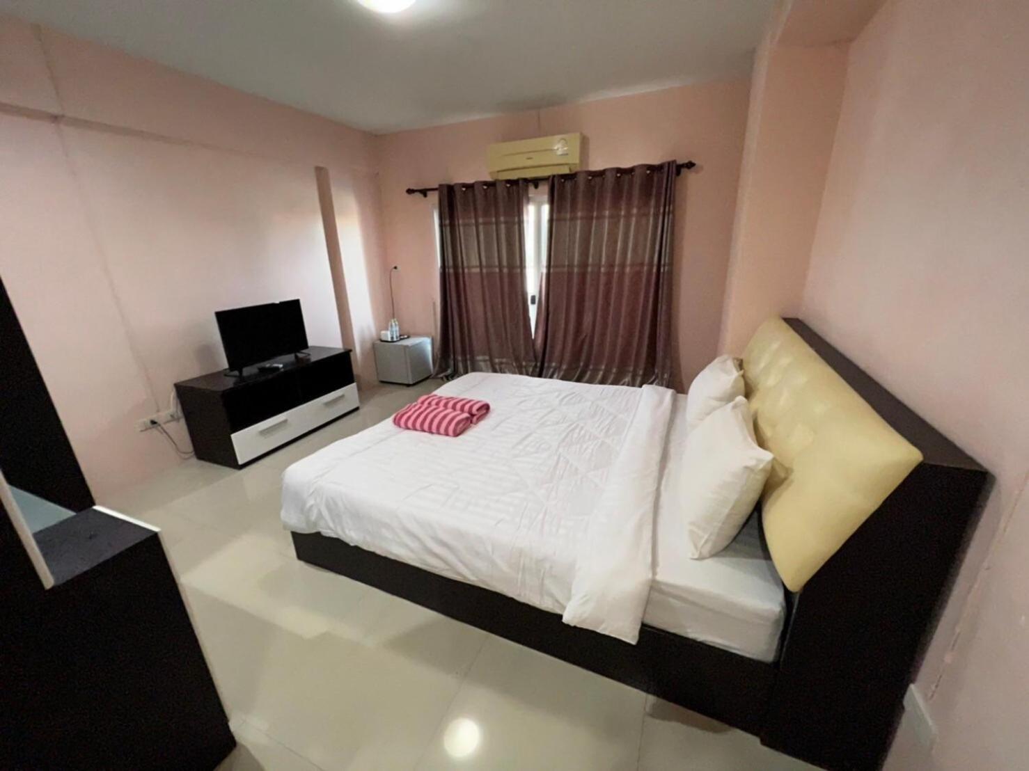 Kjs Pattaya Hotel Buitenkant foto