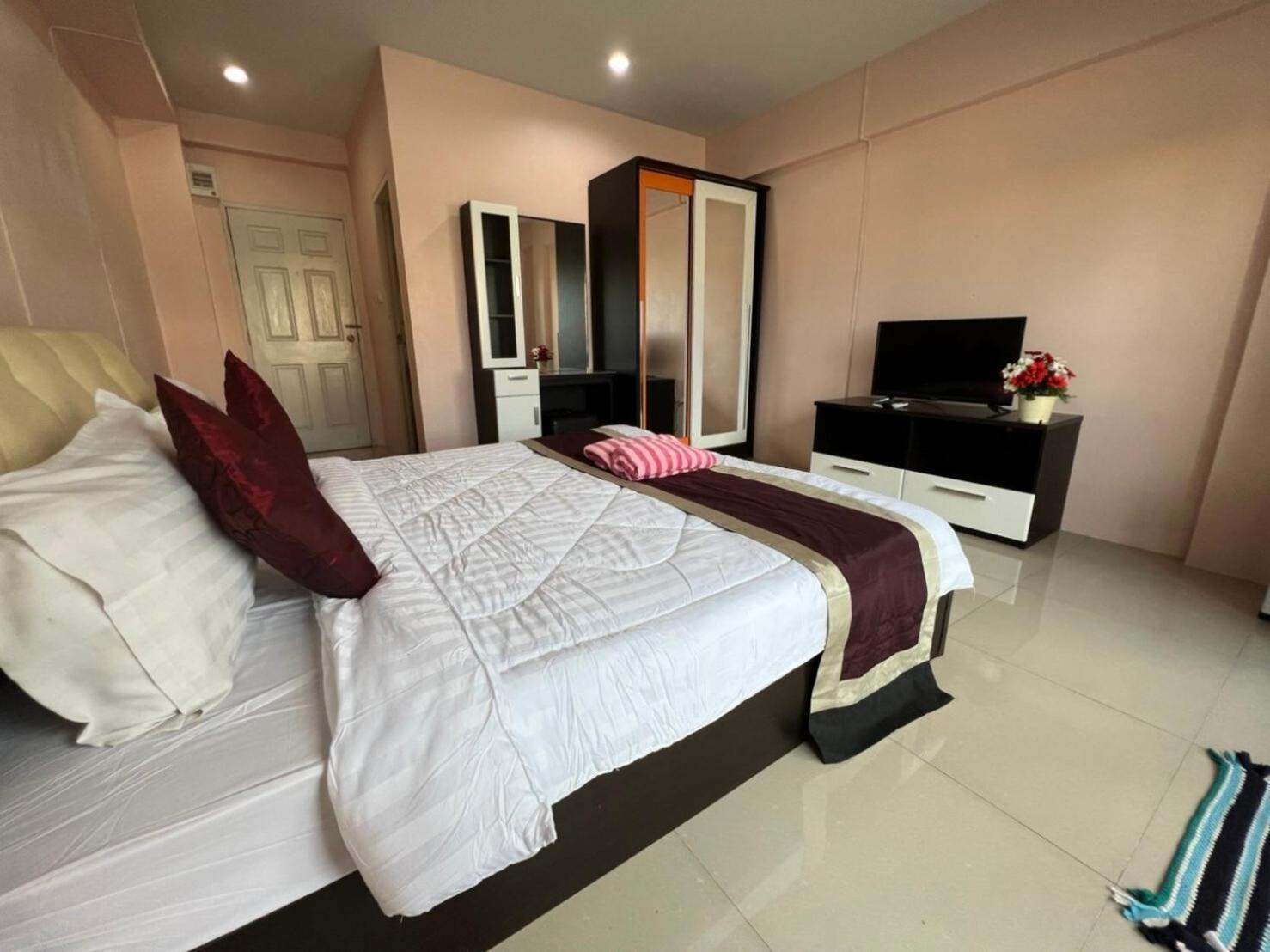 Kjs Pattaya Hotel Buitenkant foto