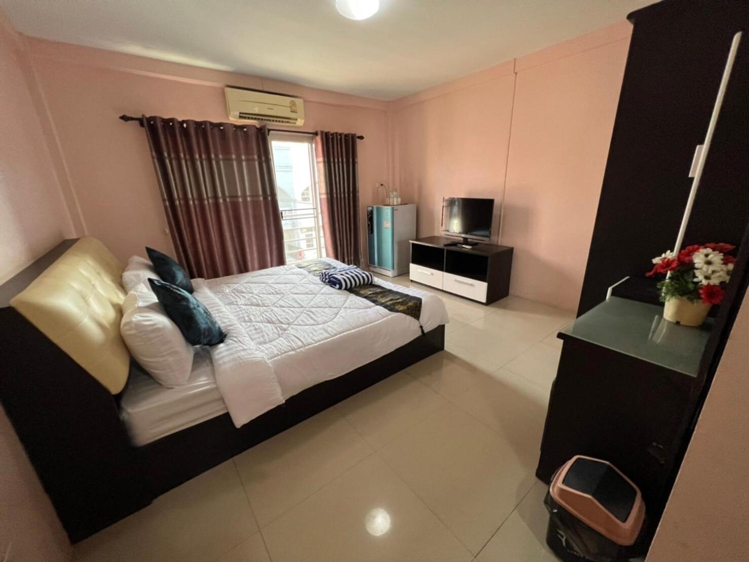 Kjs Pattaya Hotel Buitenkant foto
