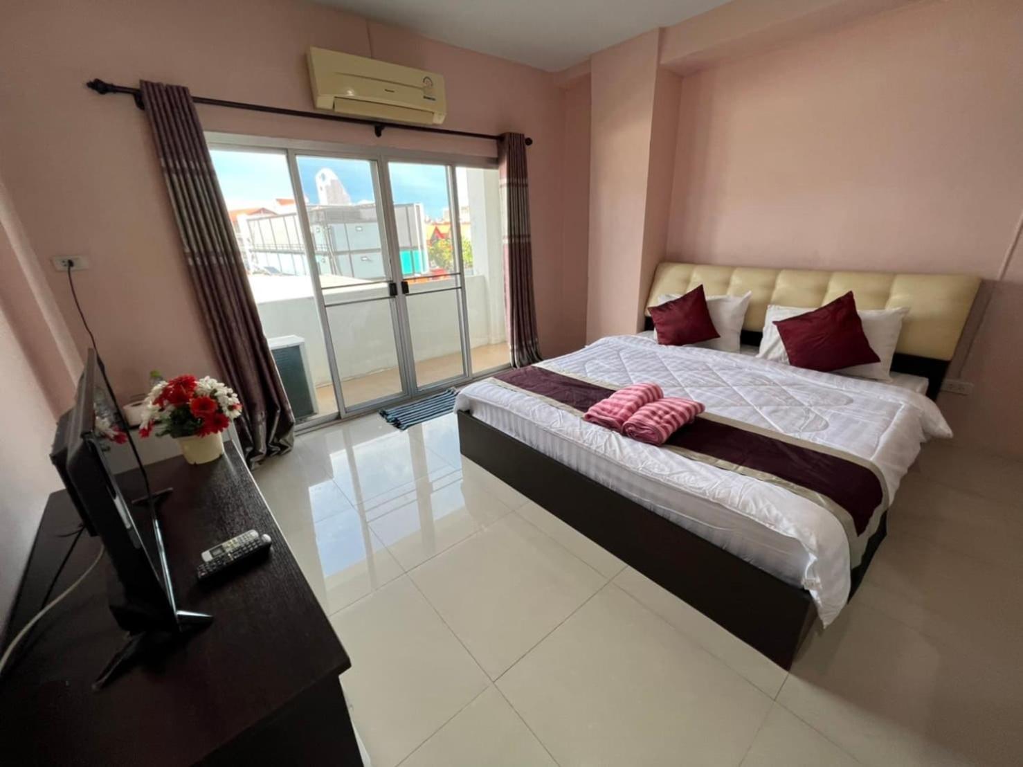 Kjs Pattaya Hotel Buitenkant foto