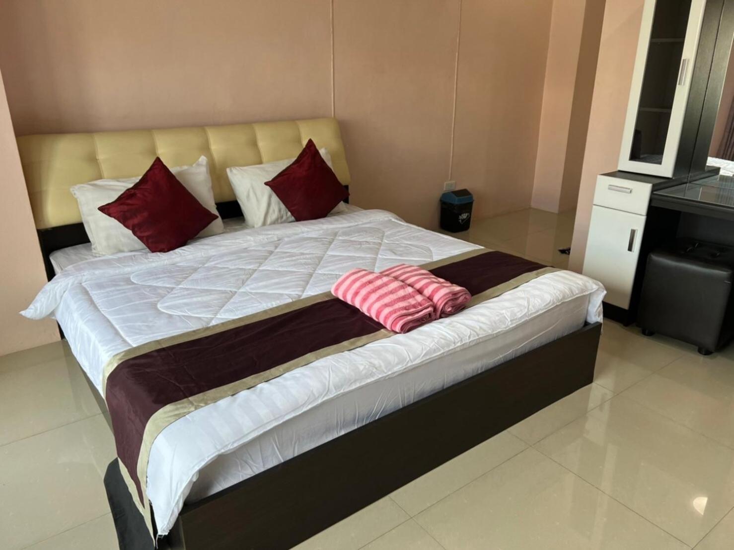 Kjs Pattaya Hotel Buitenkant foto